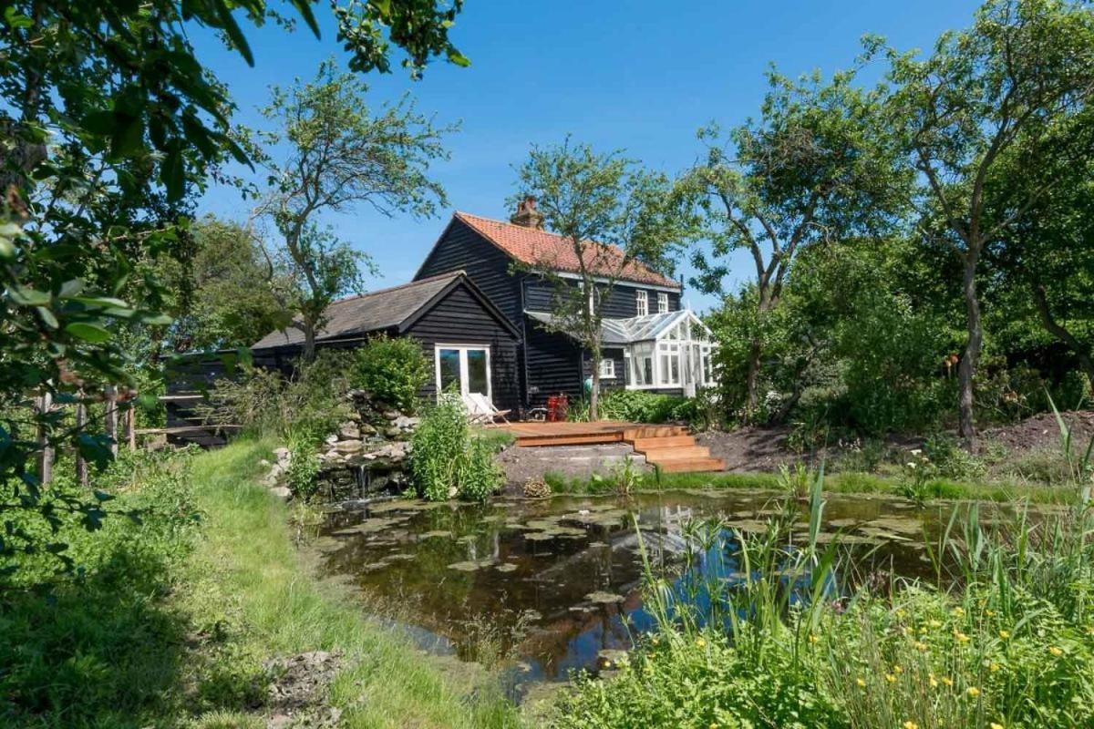Navigation Cottage On The Historic Sea Lock Overlooking The Nature Reserve Maldon Exteriér fotografie