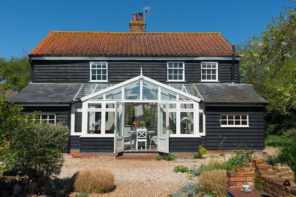 Navigation Cottage On The Historic Sea Lock Overlooking The Nature Reserve Maldon Exteriér fotografie